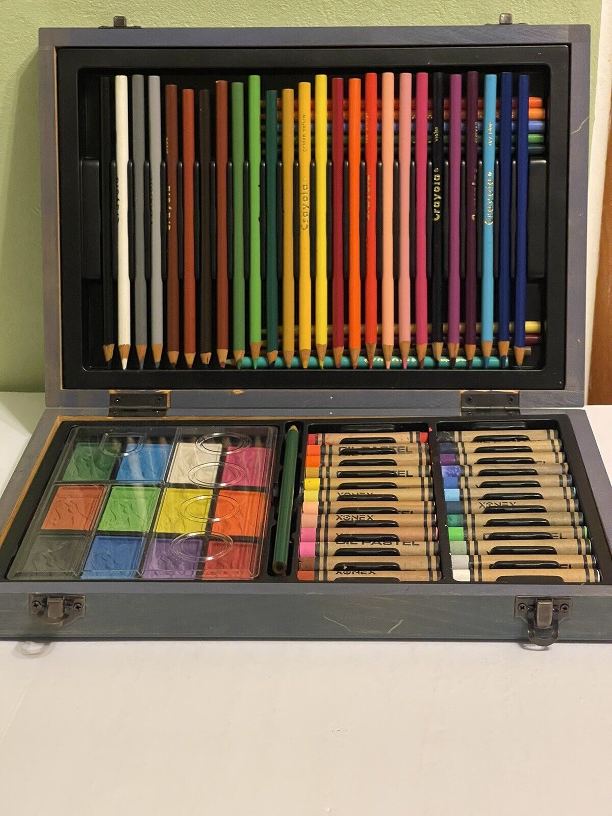 Colorwood Art Box 35 Crayola Pencils 24 Oil Pastels 10 Watercolors 1 Paint Brush